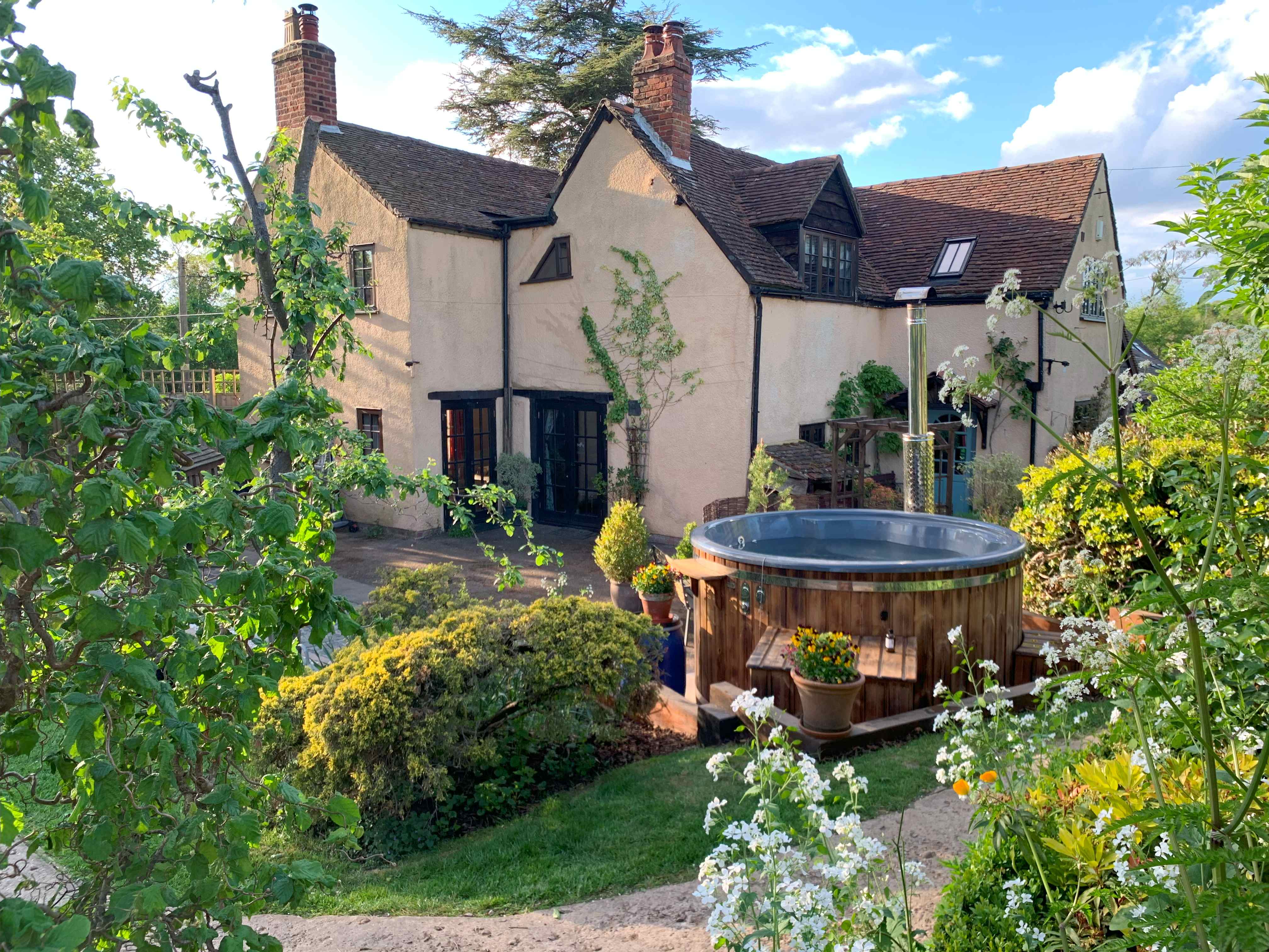 6 bedroom detached house for sale