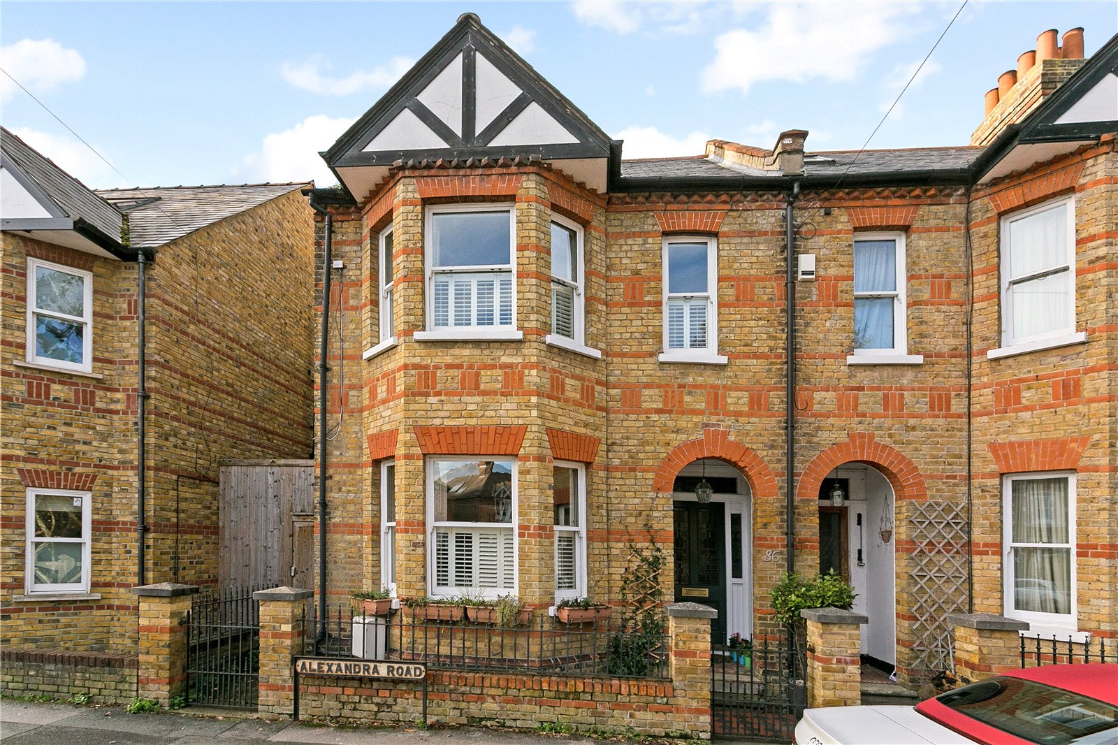4 bedroom end terrace new house for sale in London