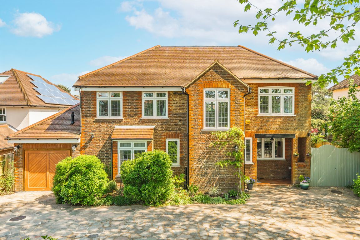 5 bedroom detached house for sale 0