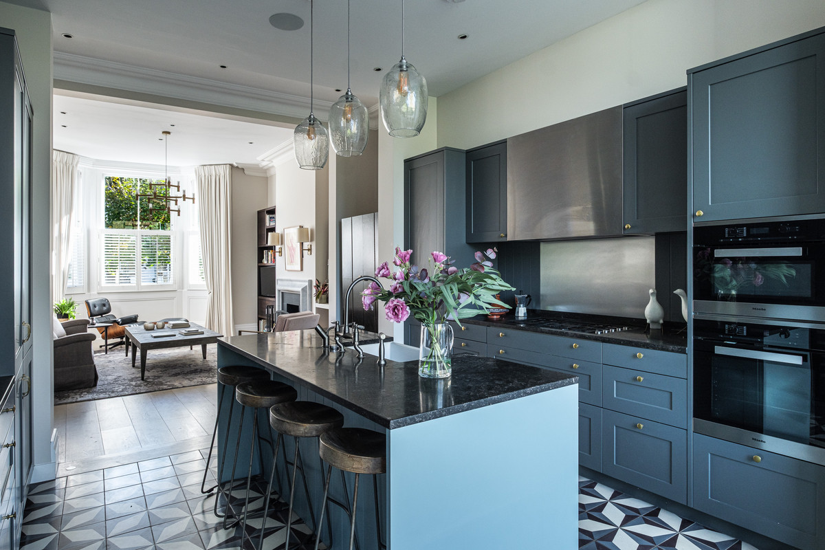 6 bedroom end terrace house for sale 0