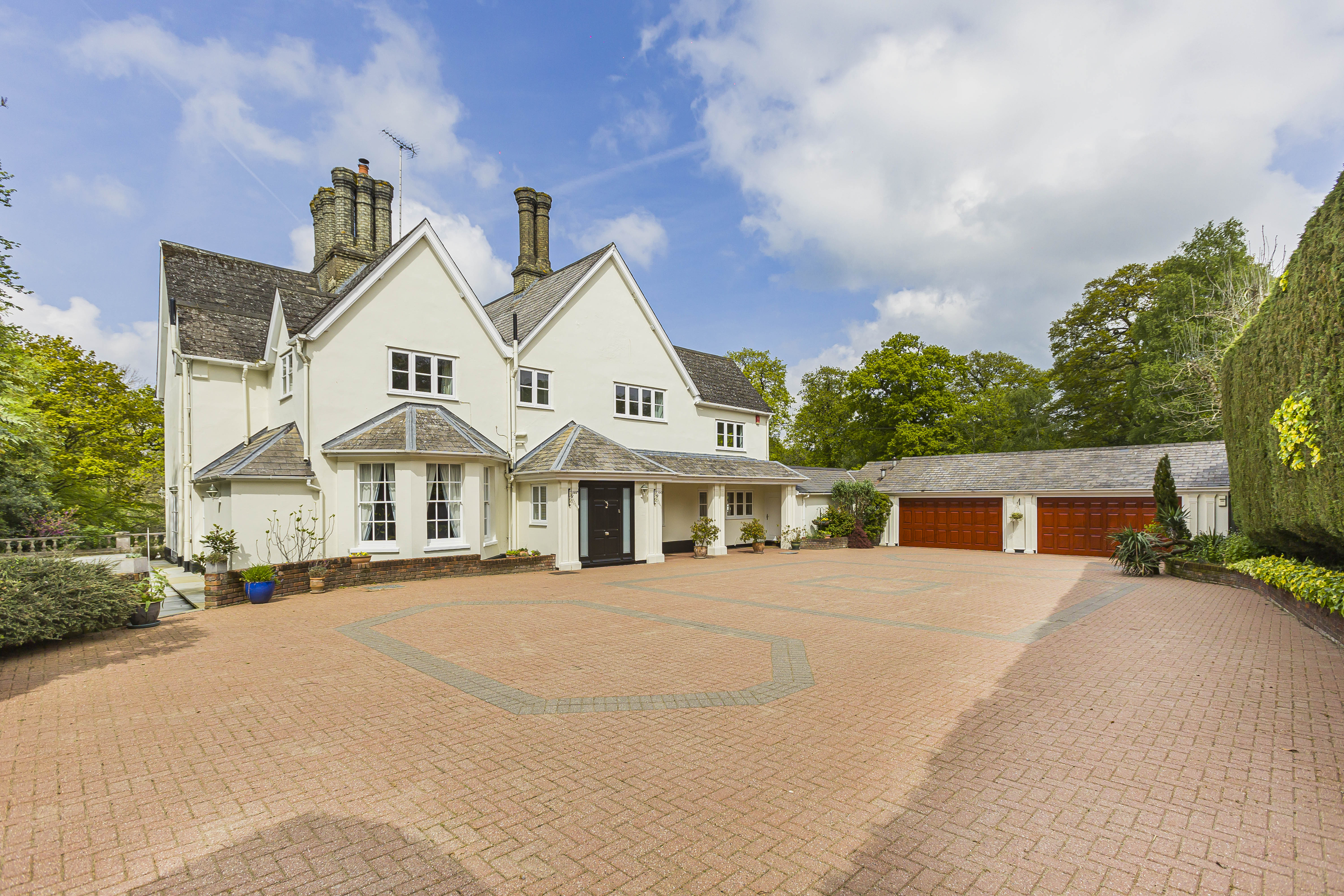 6 bedroom detached house for sale