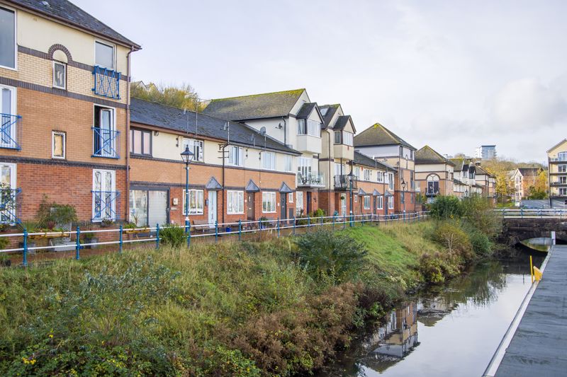 2-bed house on 4, Plas Glen Rosa, Penarth, £300,000