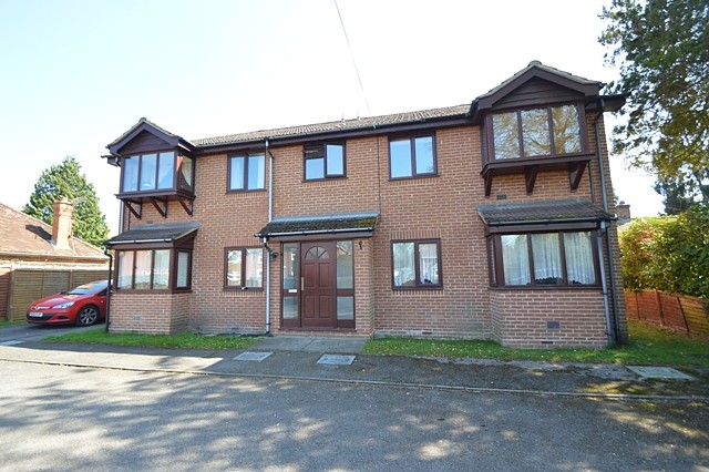 Flat 3 Christine Court, Southwood Road, Farnborough photo 5