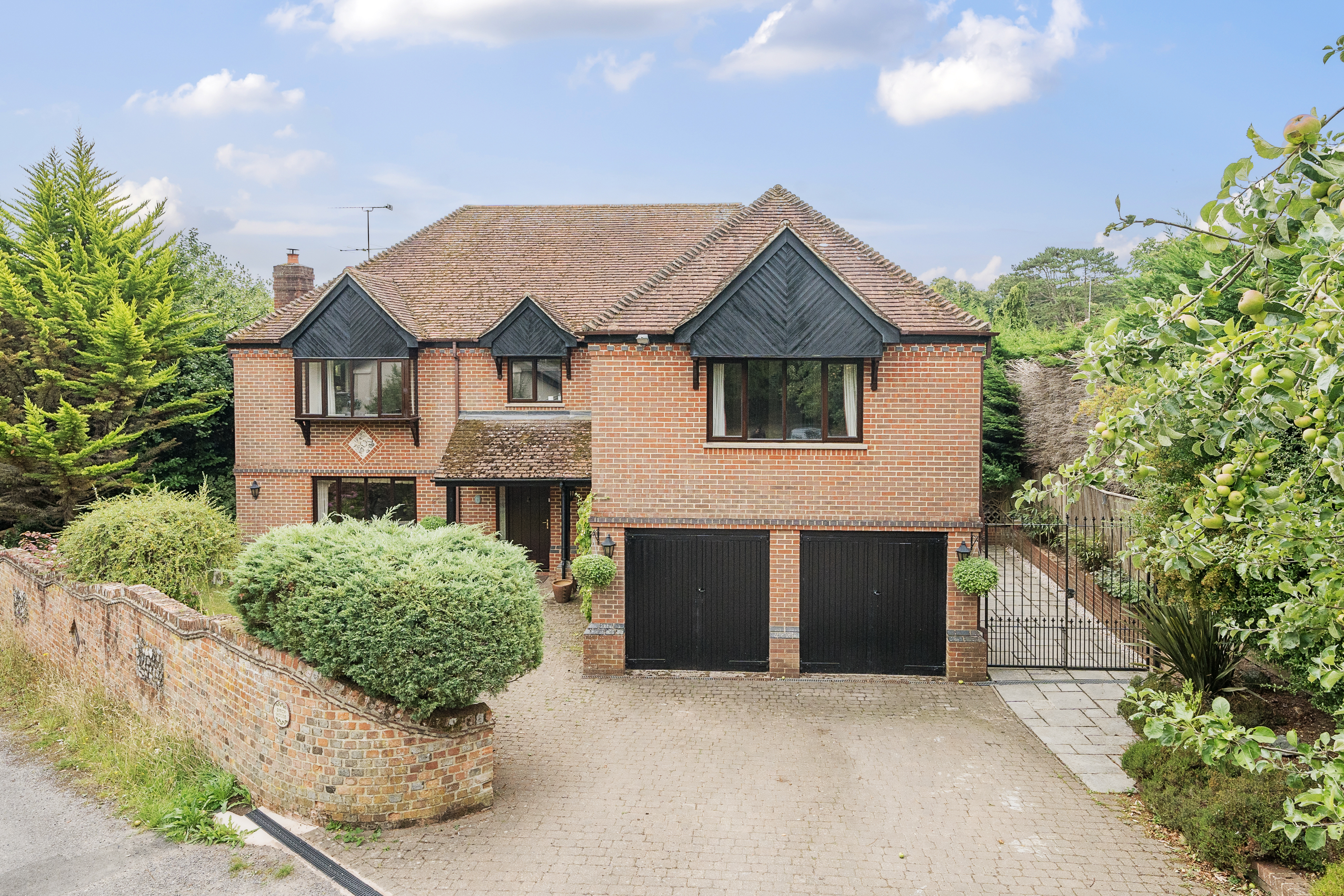 5 bedroom detached house for sale - Million Plus.com The Luxury Marketplace