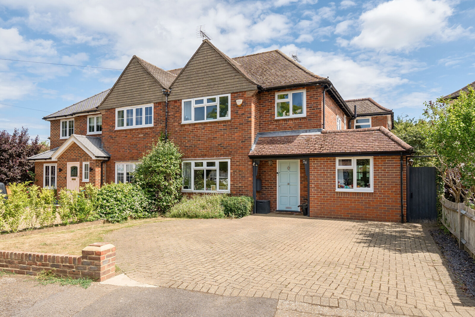 4 bedroom semi-detached house for sale 0