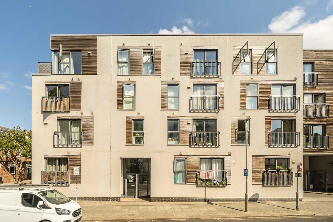 1-bed flat on Flat 14, Hardy Court, 1, Furmage Street, London, £1,750/mo
