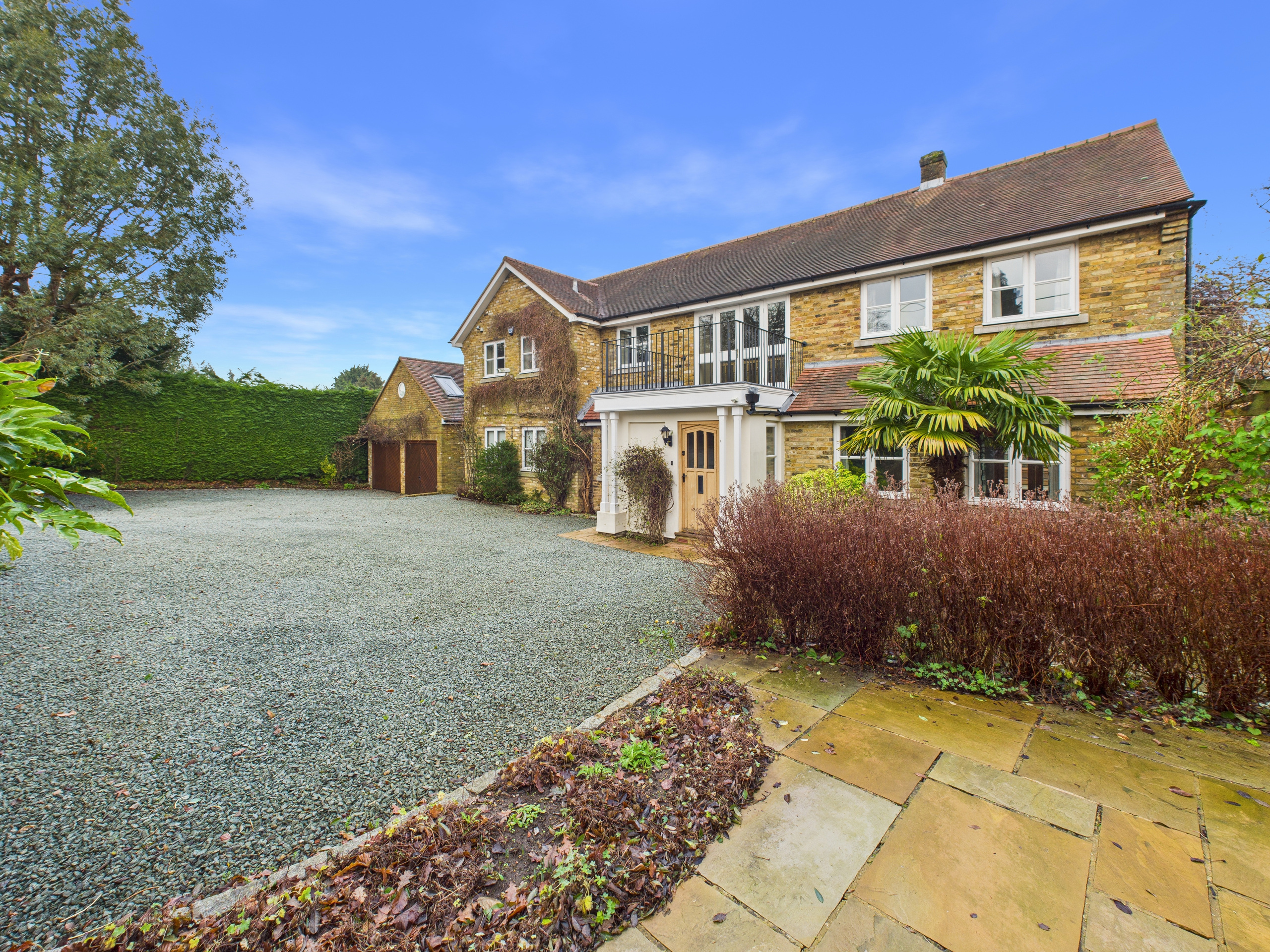 5 bedroom detached house for sale 0
