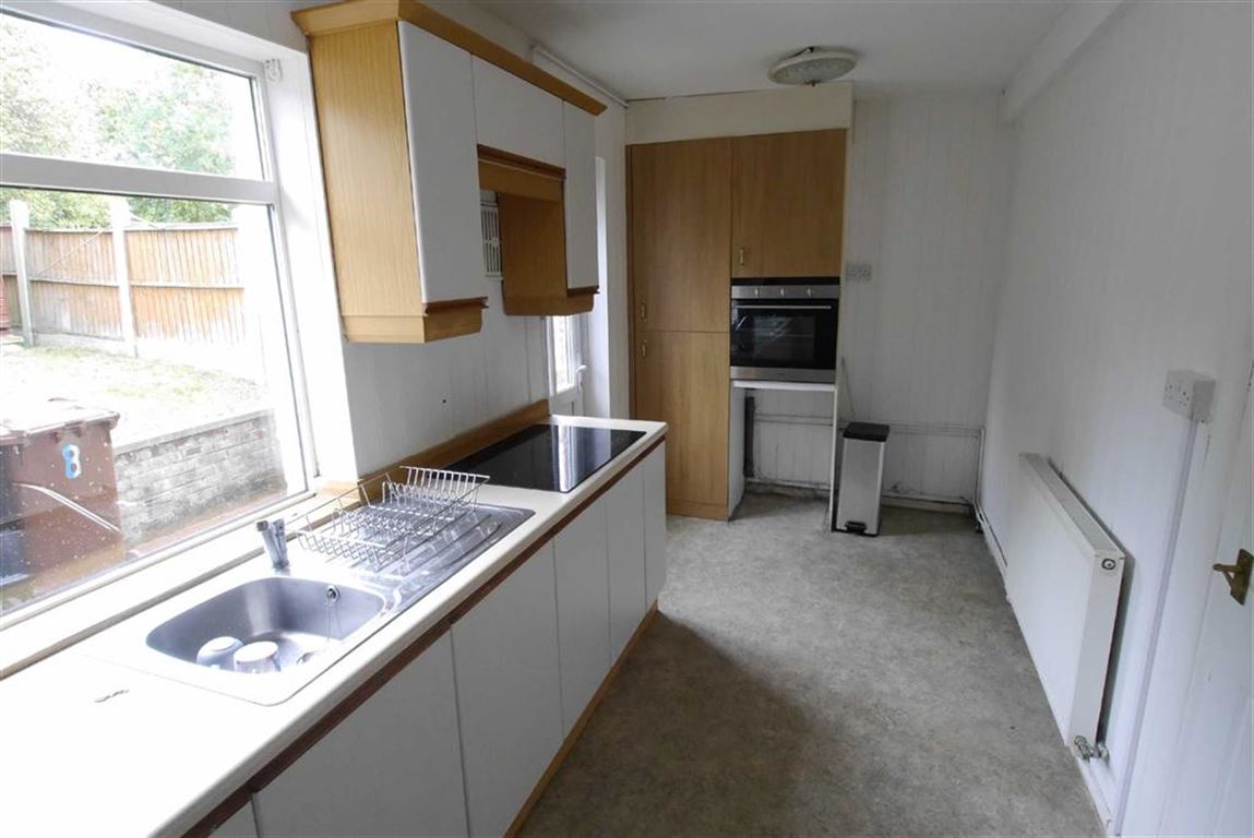 Free property report 8 Southroyd Park, Pudsey, LS28 8BA Chimnie