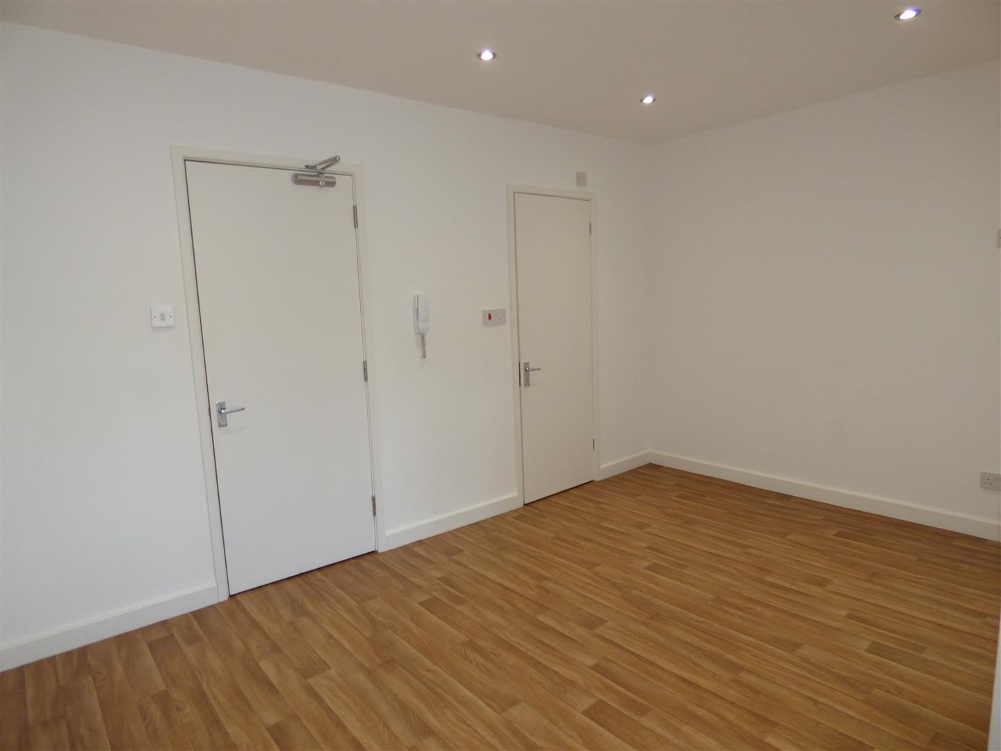 Flat 1, 8a, Market Place, Nottingham photo 4