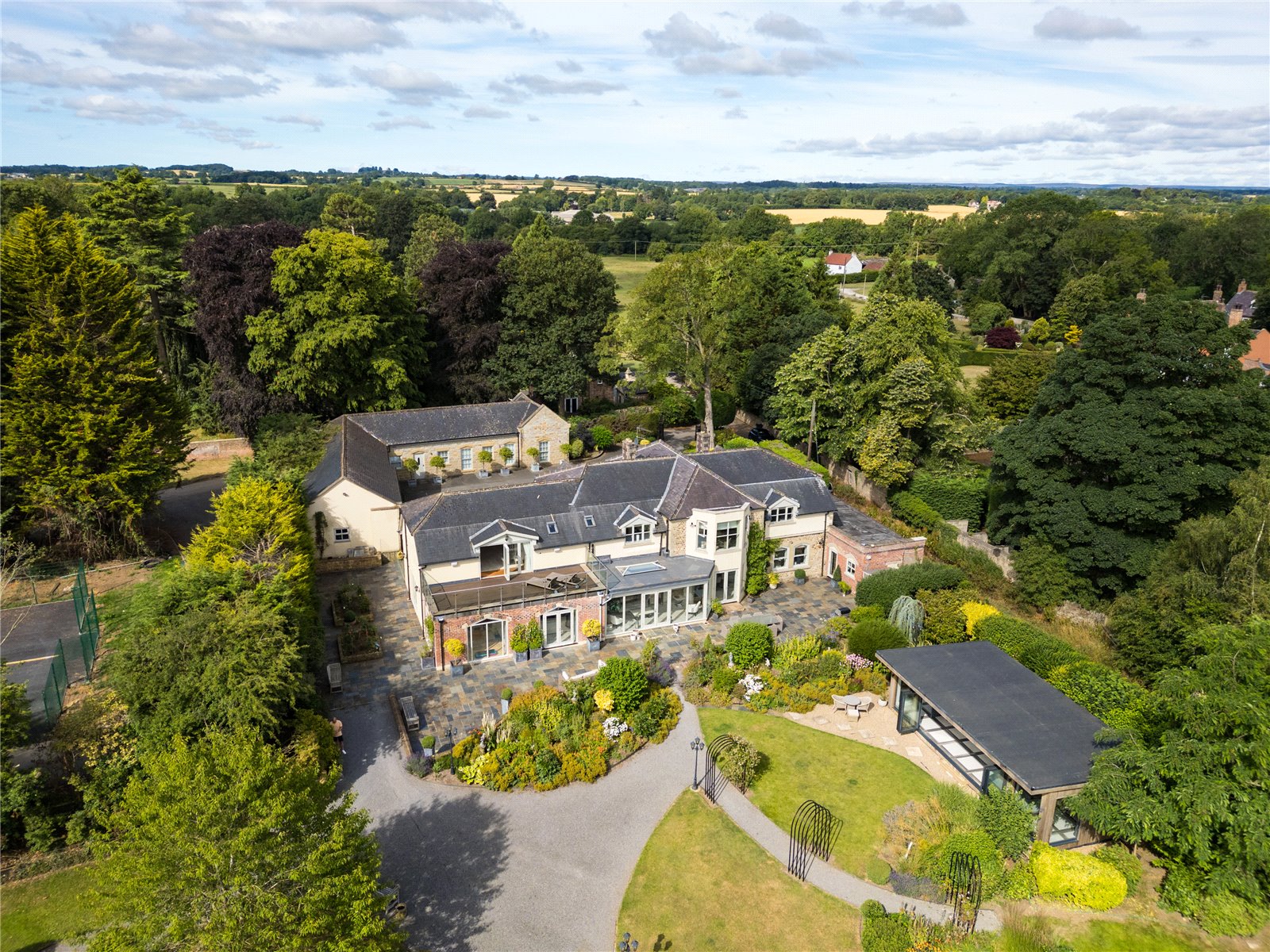 5 bedroom detached house for sale 0