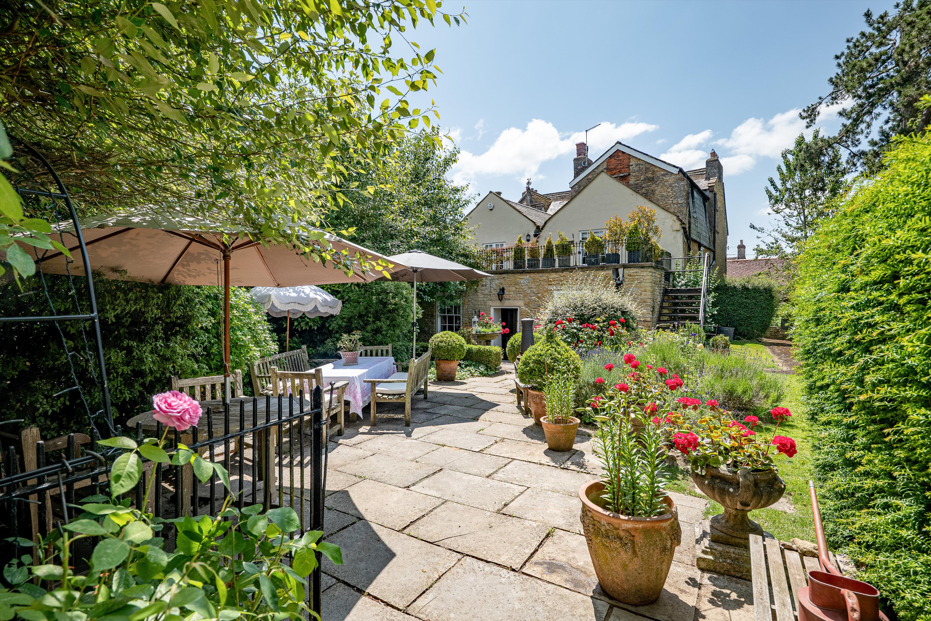 9 bedroom detached house for sale 0