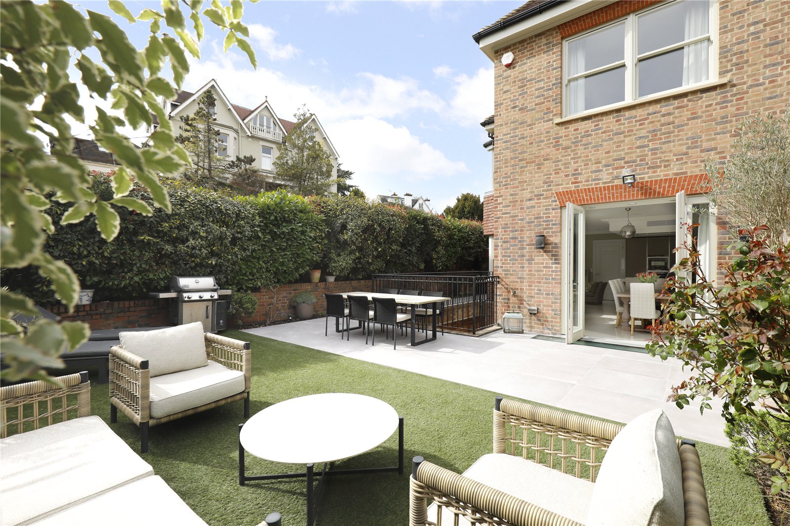 4 bedroom semi-detached house for sale 0