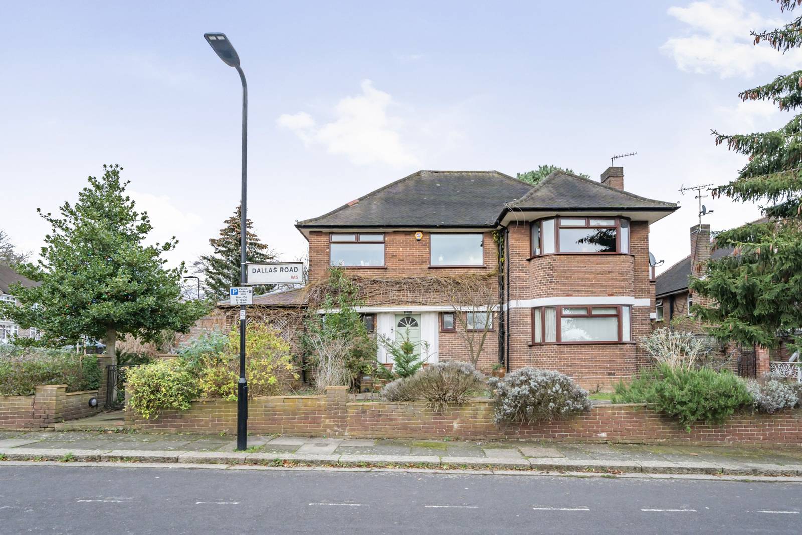 5 bedroom detached house for sale 0