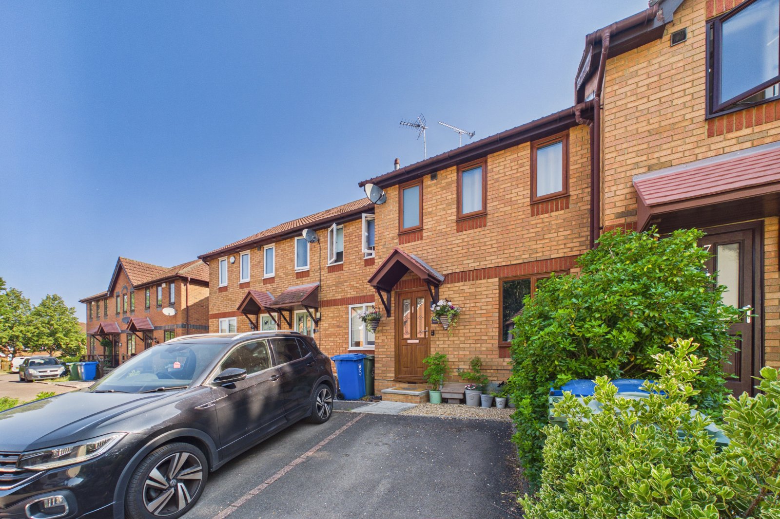 6, Sen Close, Bracknell photo 2
