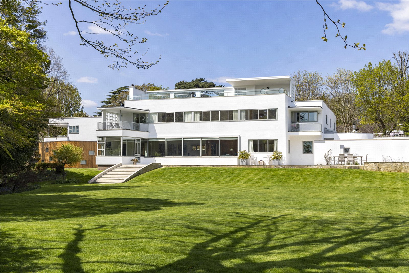 6 bedroom detached house for sale 0