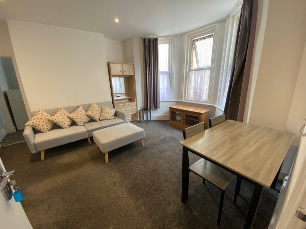 Flat 2, 702a Christchurch Road, Bournemouth photo 4