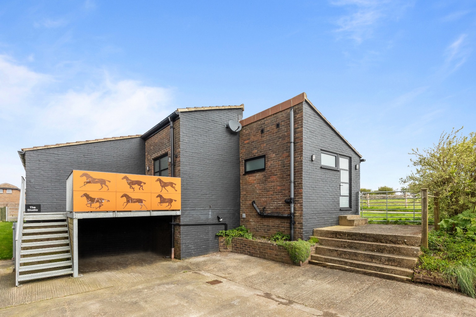 3 bedroom equestrian property for sale 0