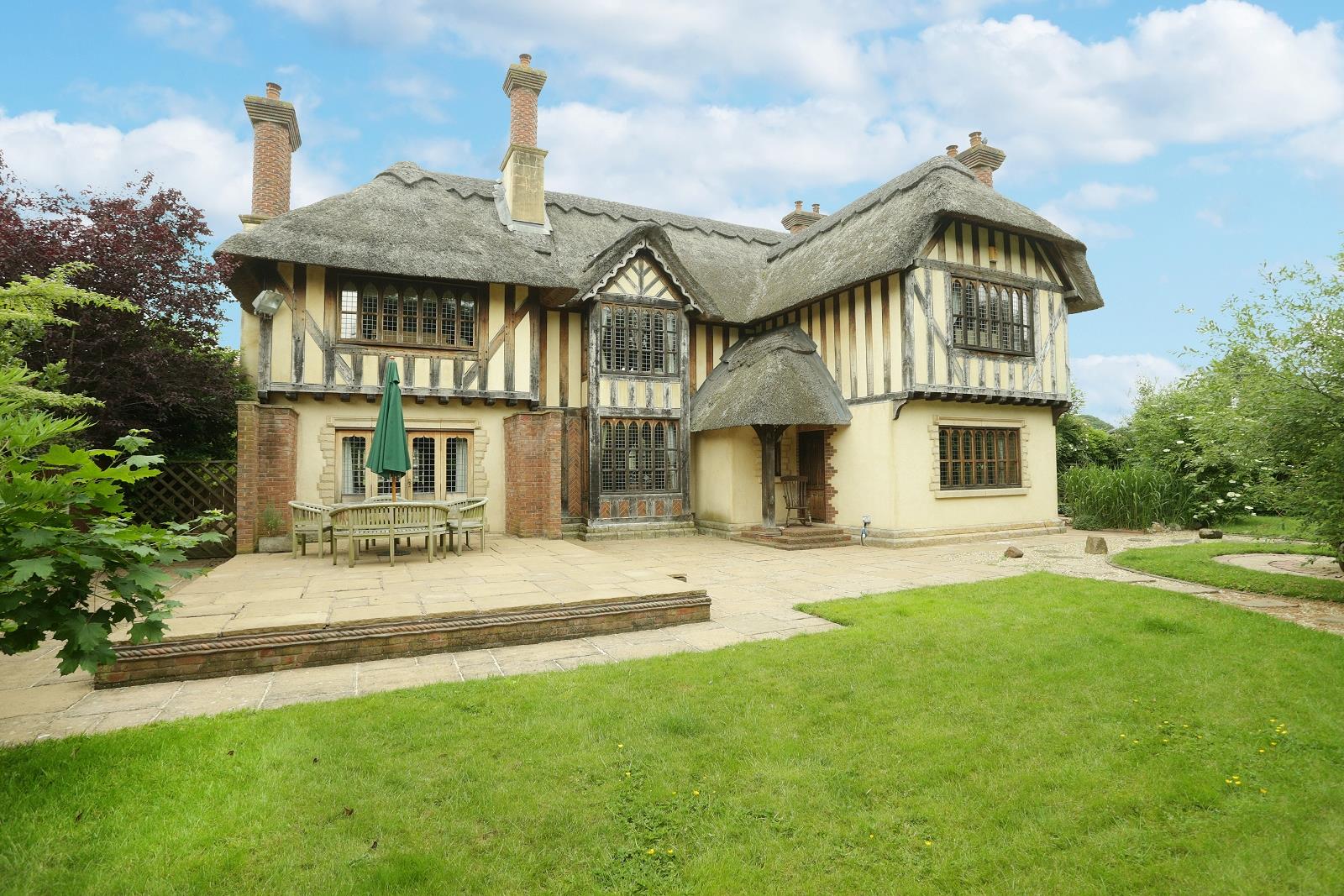 4 bedroom country house for sale in Burbage, Leicestershire LE10