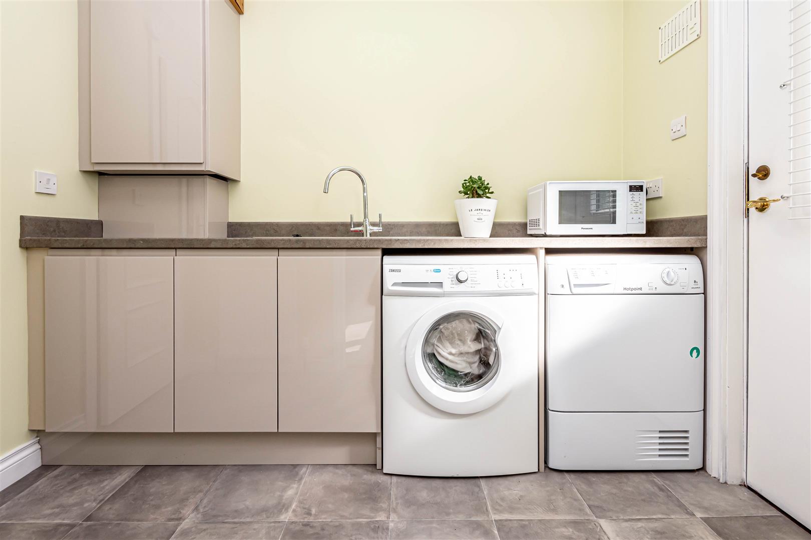 Photos of 3 Queen Margaret Fauld, Dunfermline KY12 65493109 PrimeLocation