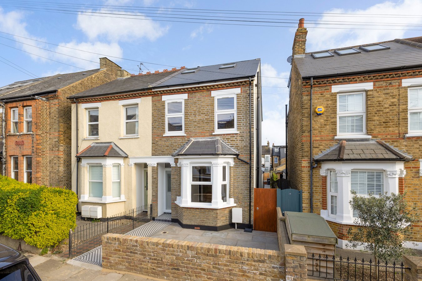 4 bedroom semi-detached house for sale 0