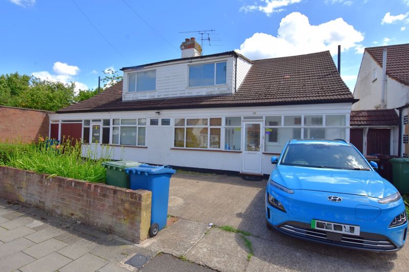3 bedroom detached house for sale in Guildford