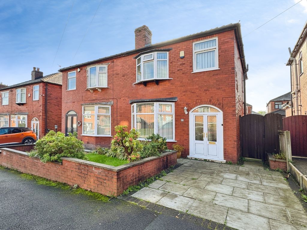 3 bed semi-detached house for sale