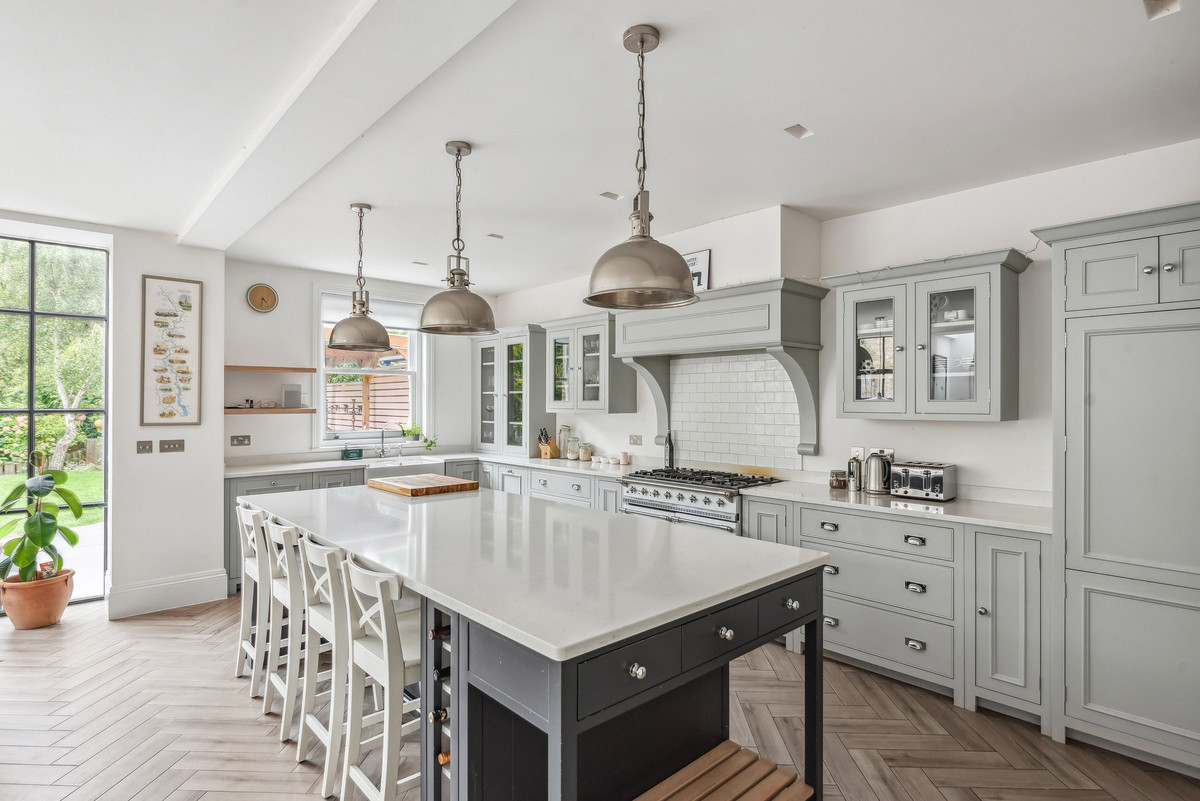 5 bedroom semi-detached house for sale 0