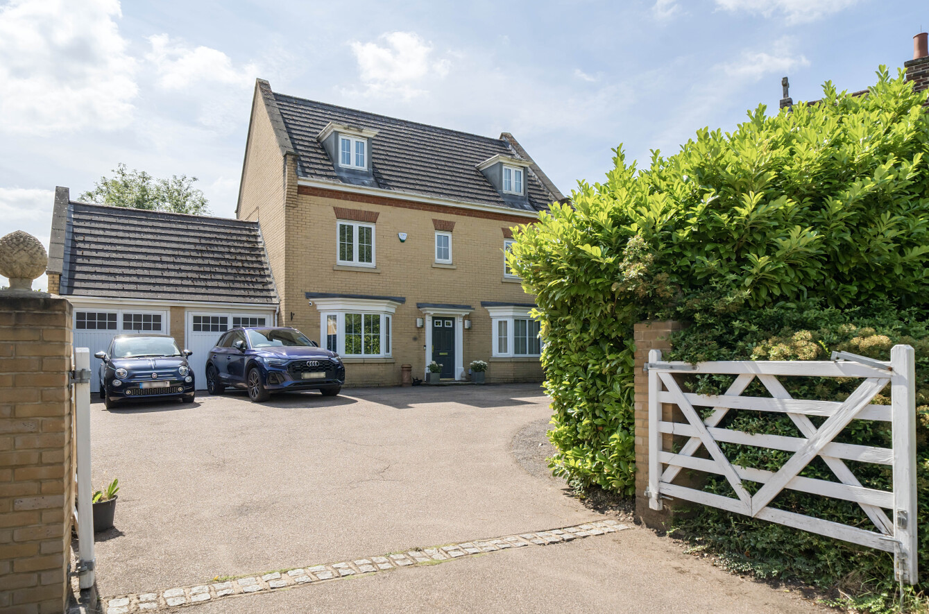 5 bedroom detached house for sale 0