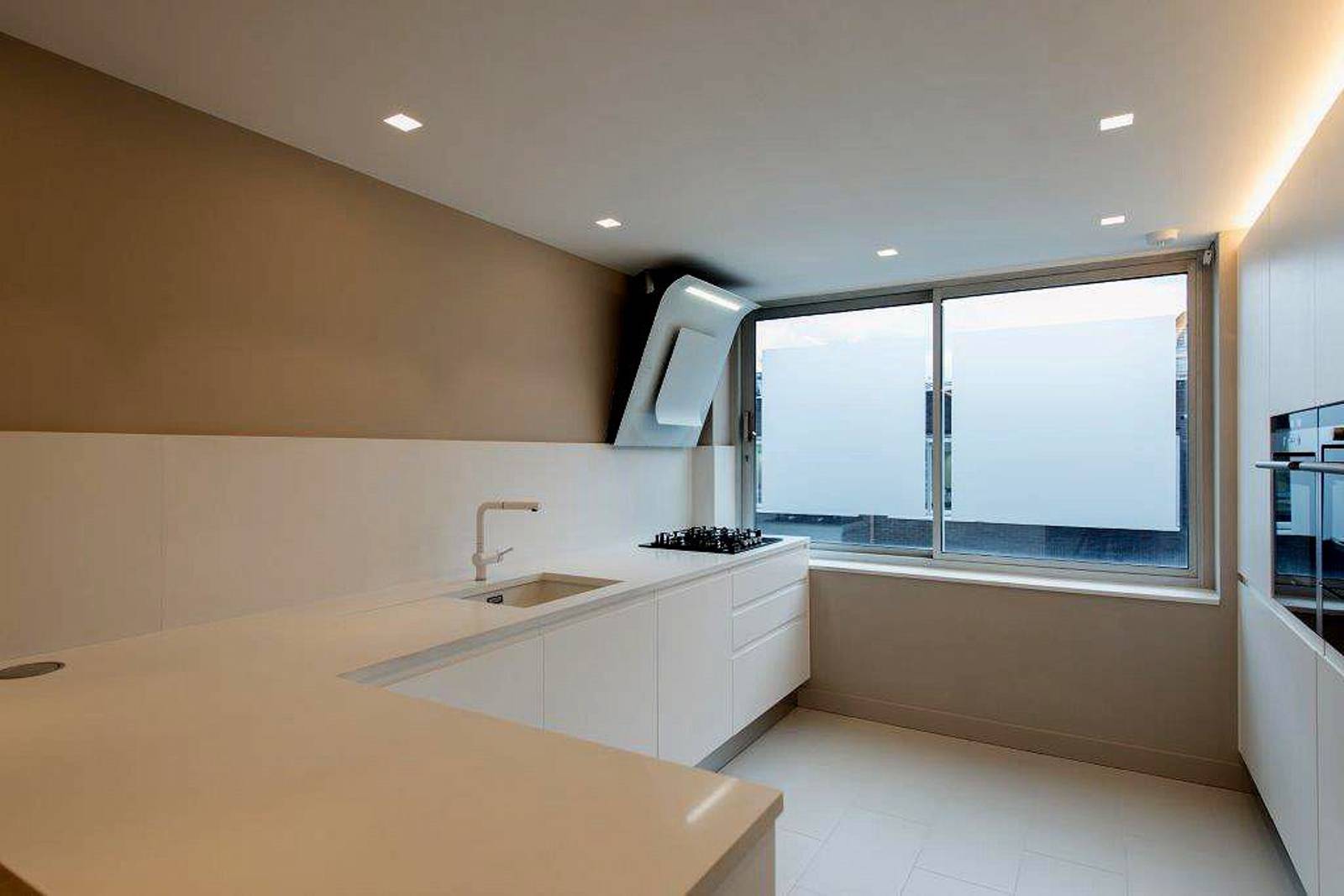 4 bedroom flat for sale 0