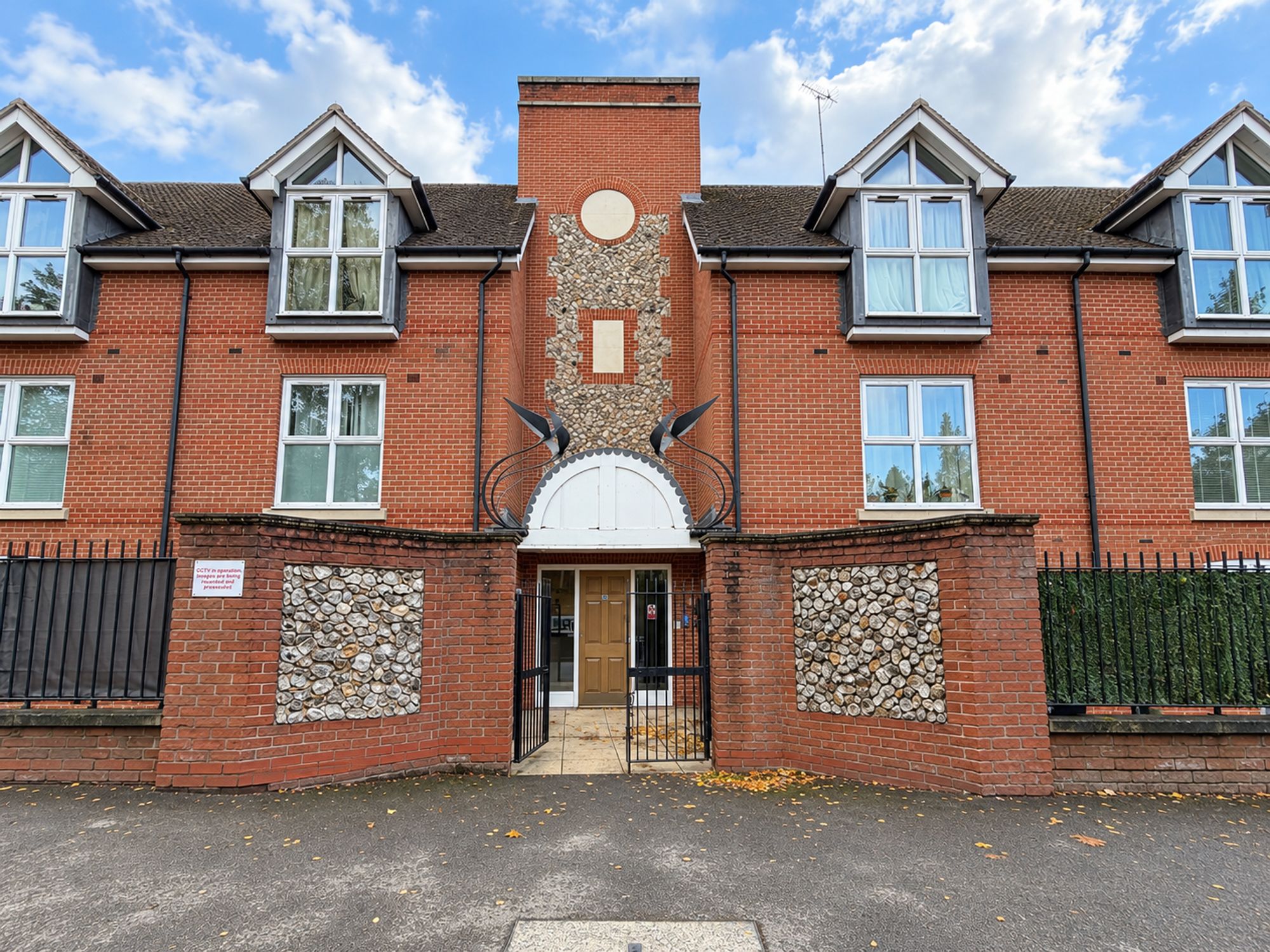 Flat 54, Royal Swan Quarter Leret Way, Leatherhead photo 3