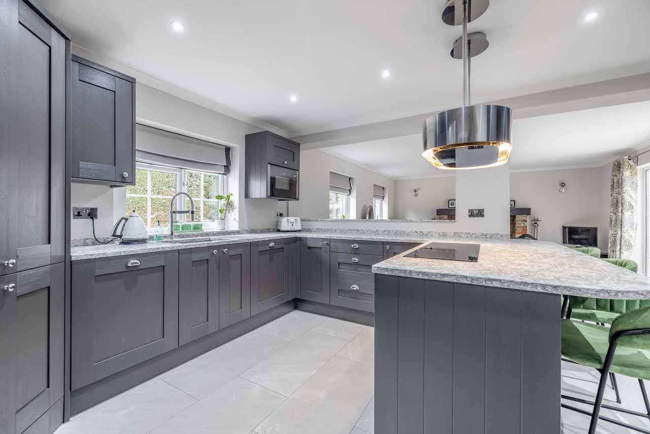 4 bedroom detached house for sale 0