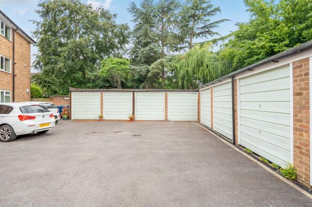 Garage, 31, Hawkswell Gardens, Oxford photo 3