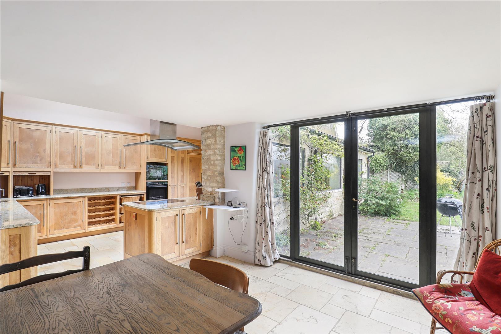 5 bedroom detached house for sale 0