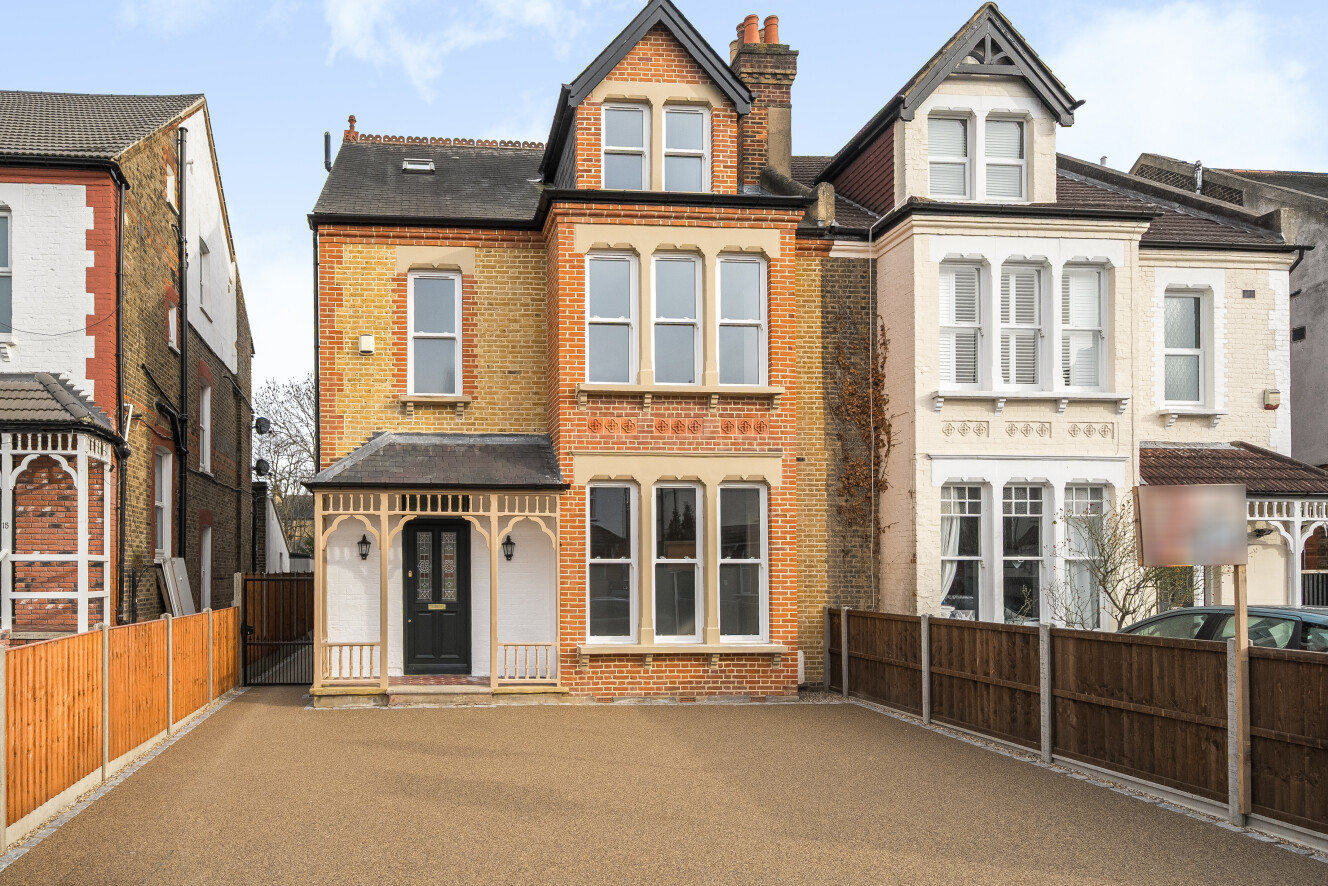 3 bedroom semi-detached house for sale