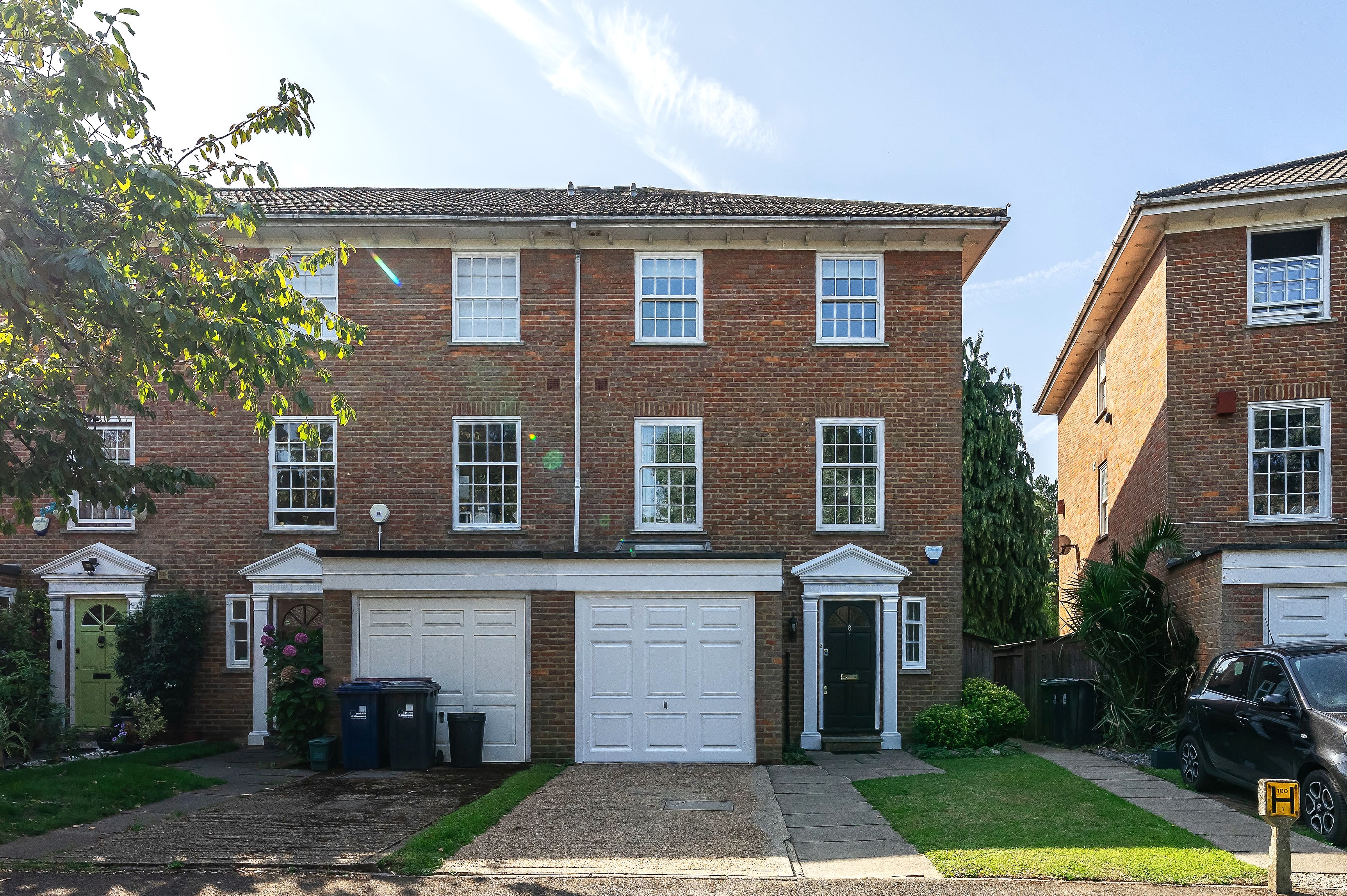 3 bedroom detached house for sale in Guildford