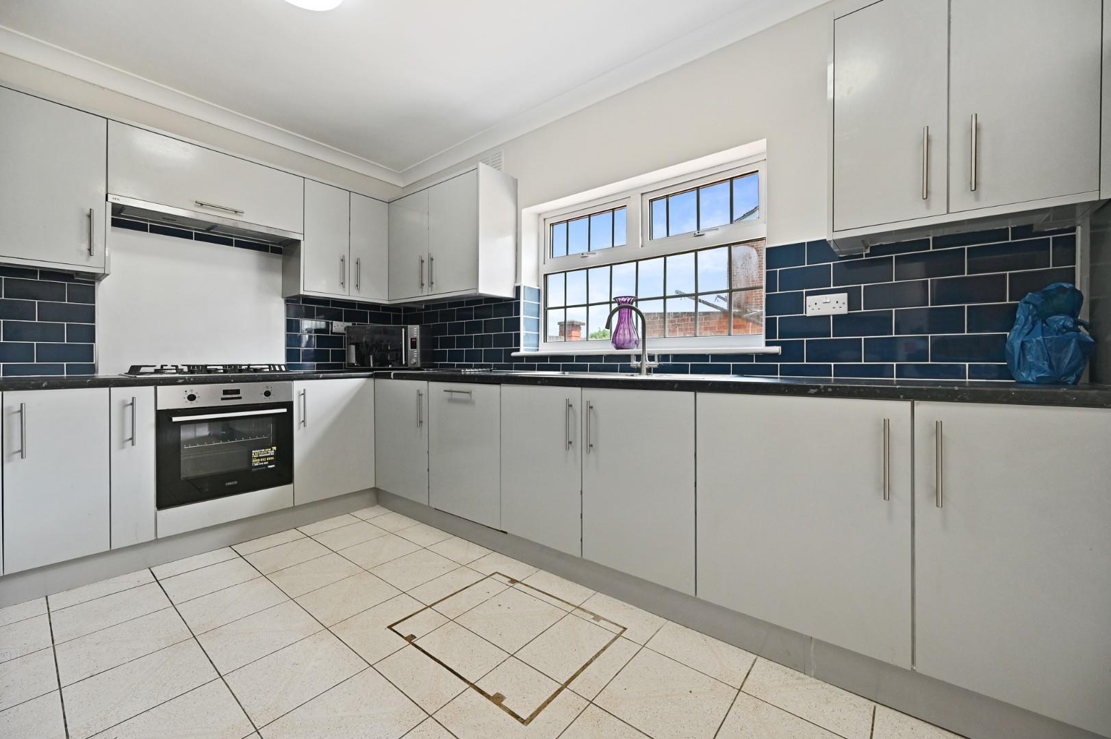 Room, 3, 43 Mansell Road, Greenford photo 2