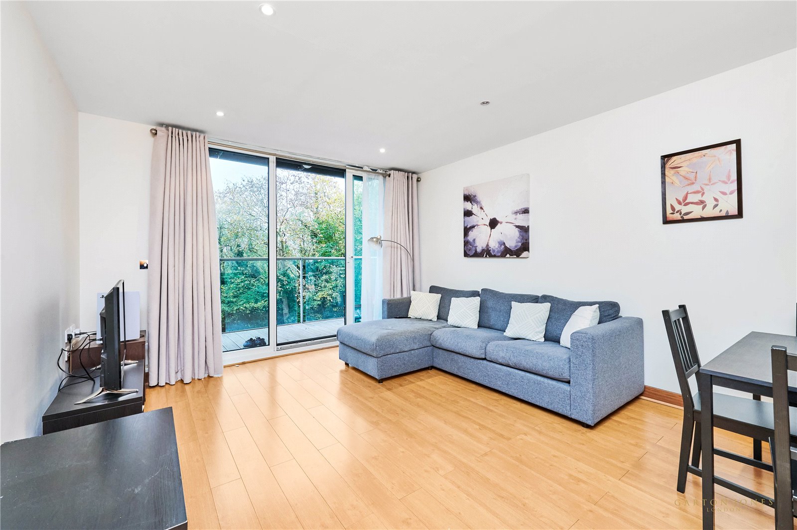 2 bedroom flat for sale 0