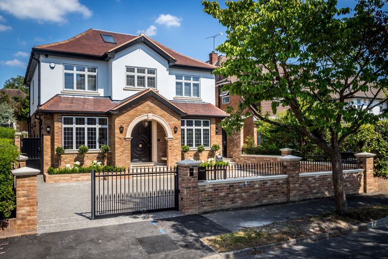 5 bedroom detached house for sale 0