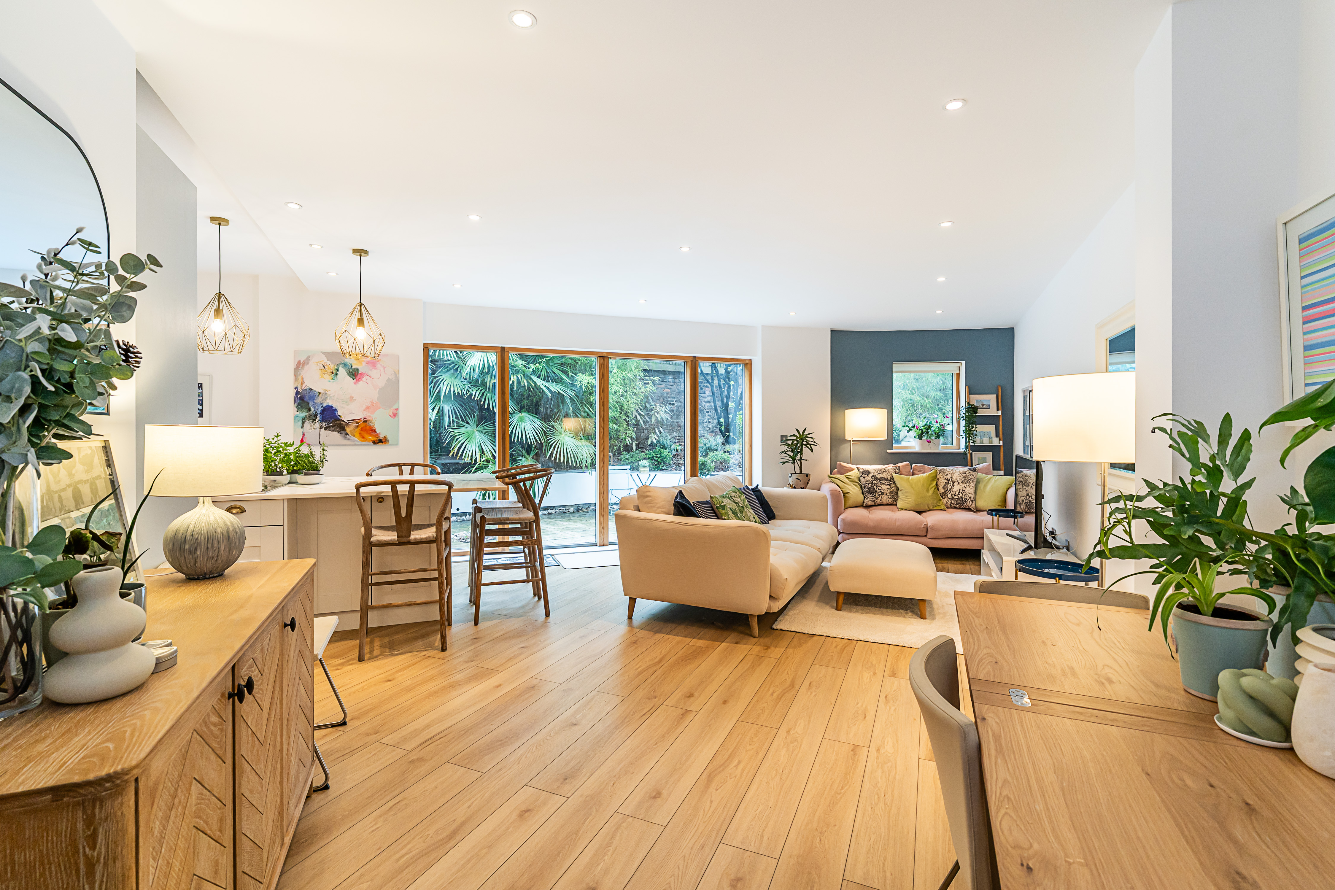 3 bedroom flat for sale in London