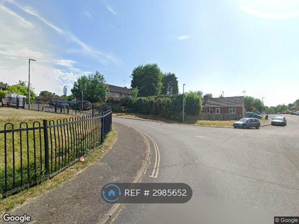Hunters Hill, Burghfield Common, Reading photo 2