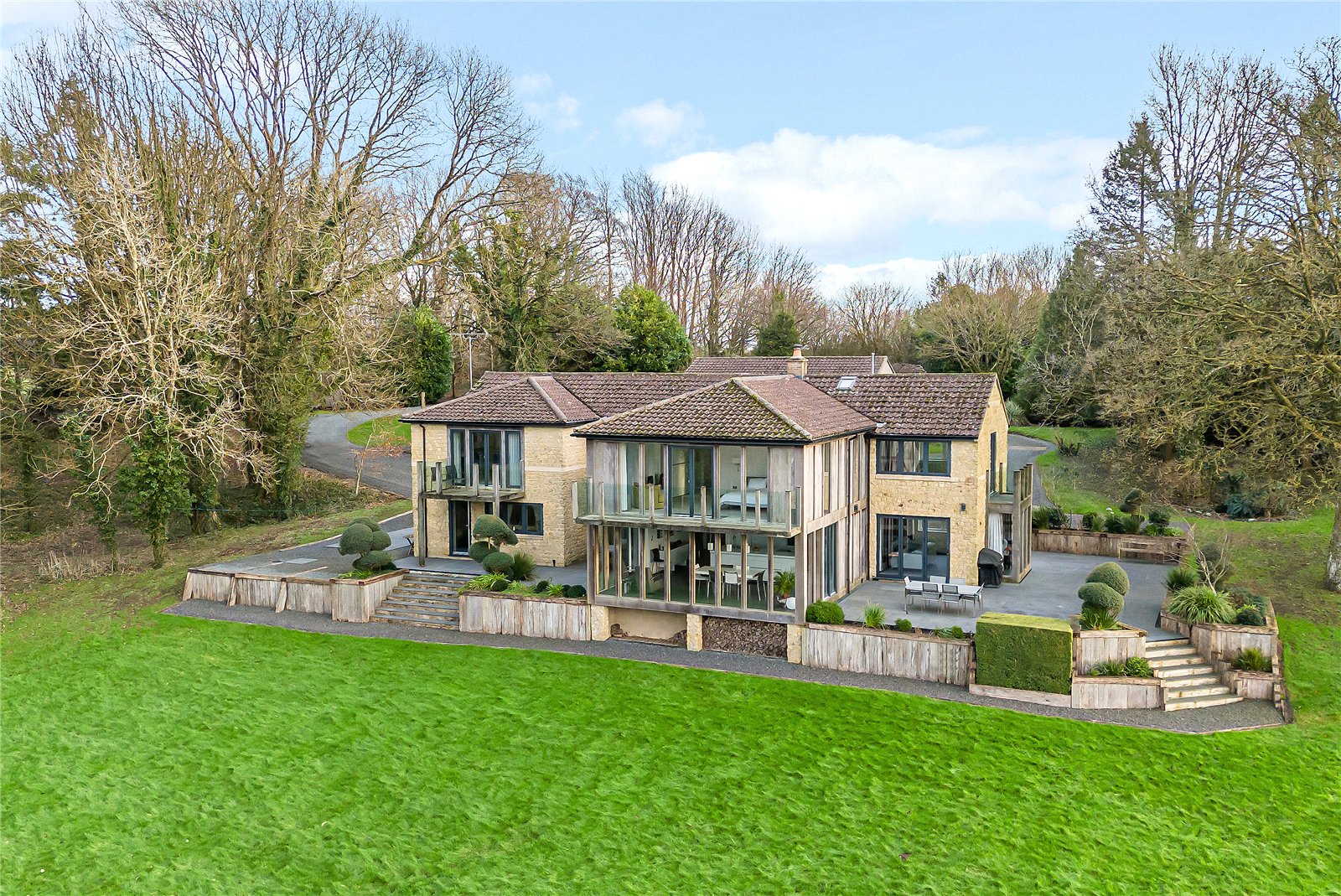 4 bedroom detached house for sale 0