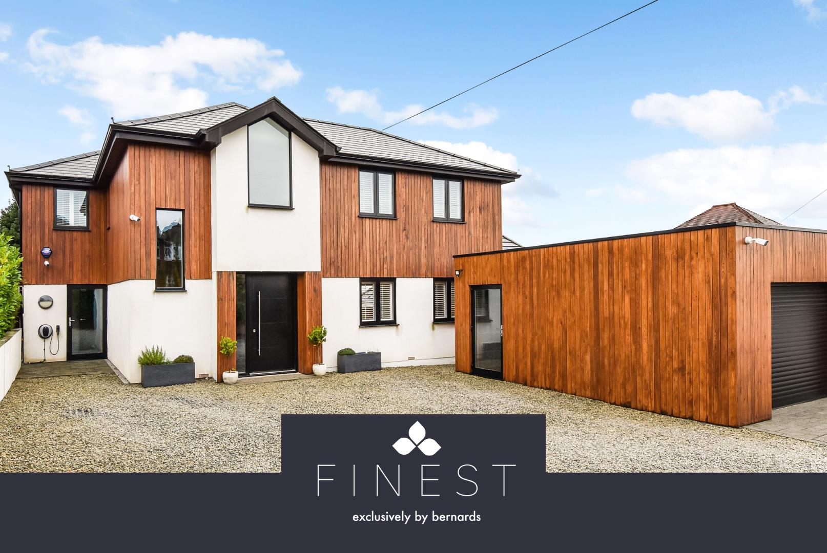 5 bedroom detached house for sale 0