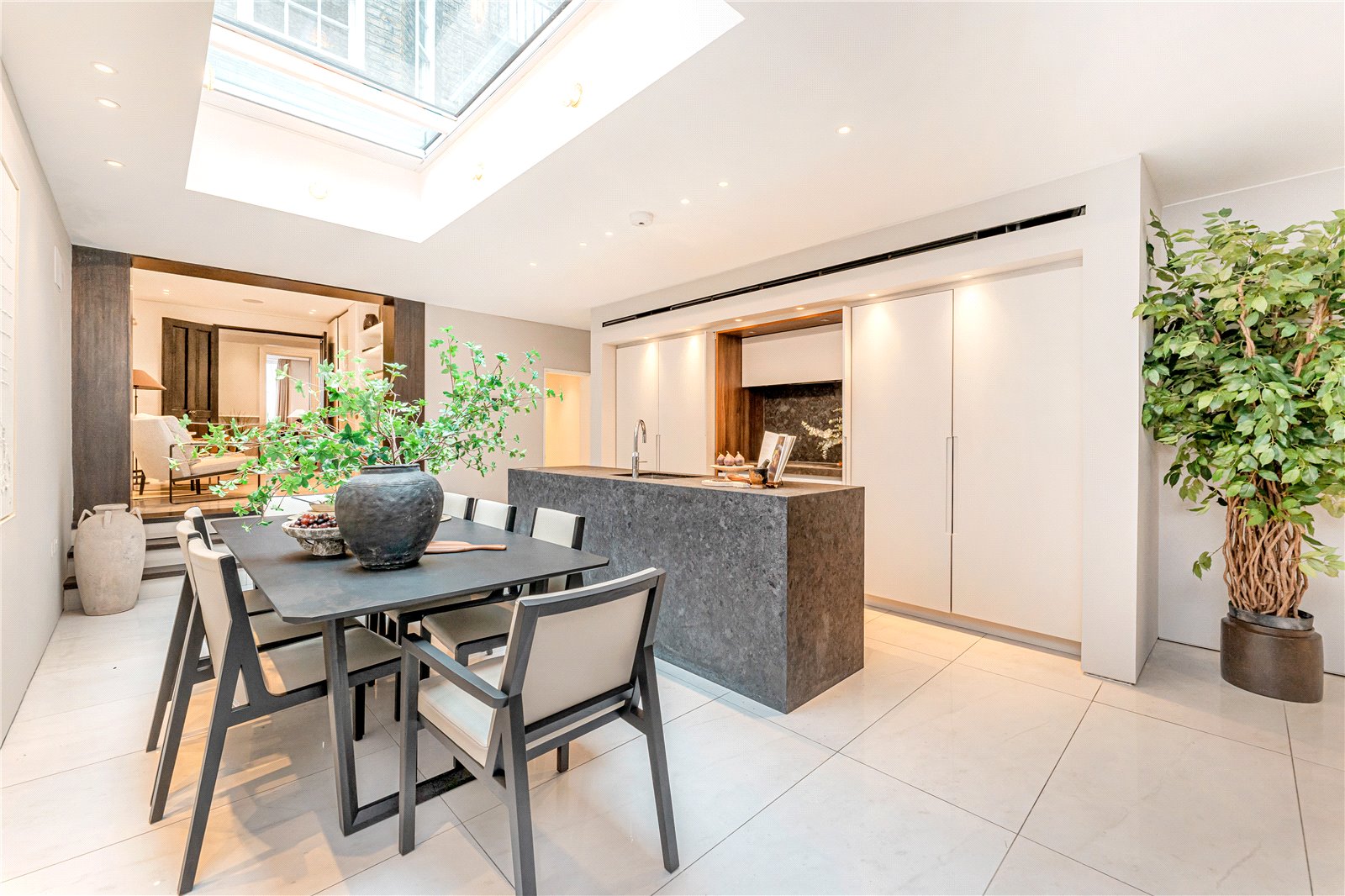 Deanery House, 2, Deanery Street, London photo 4