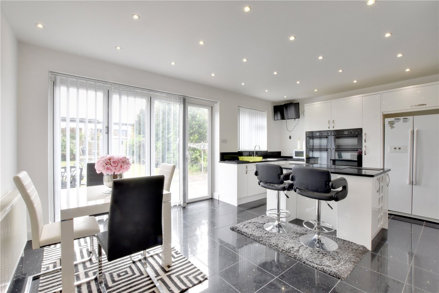 5 bedroom detached house for sale 0