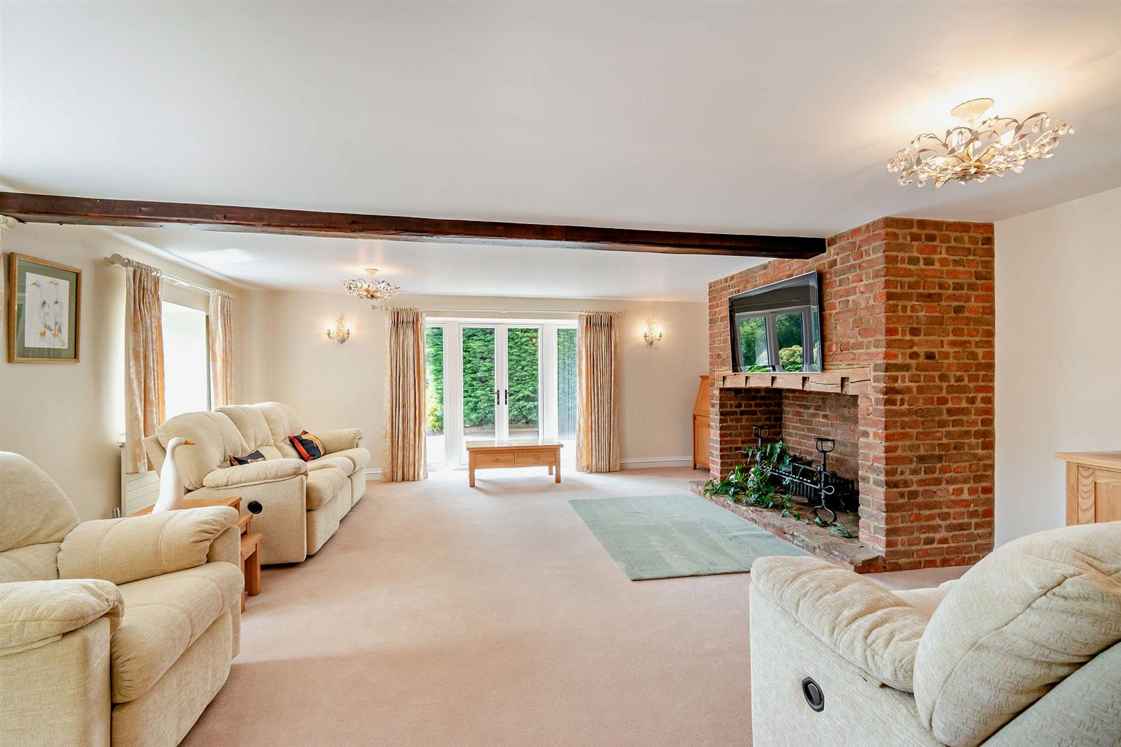 5 bedroom detached house for sale 0