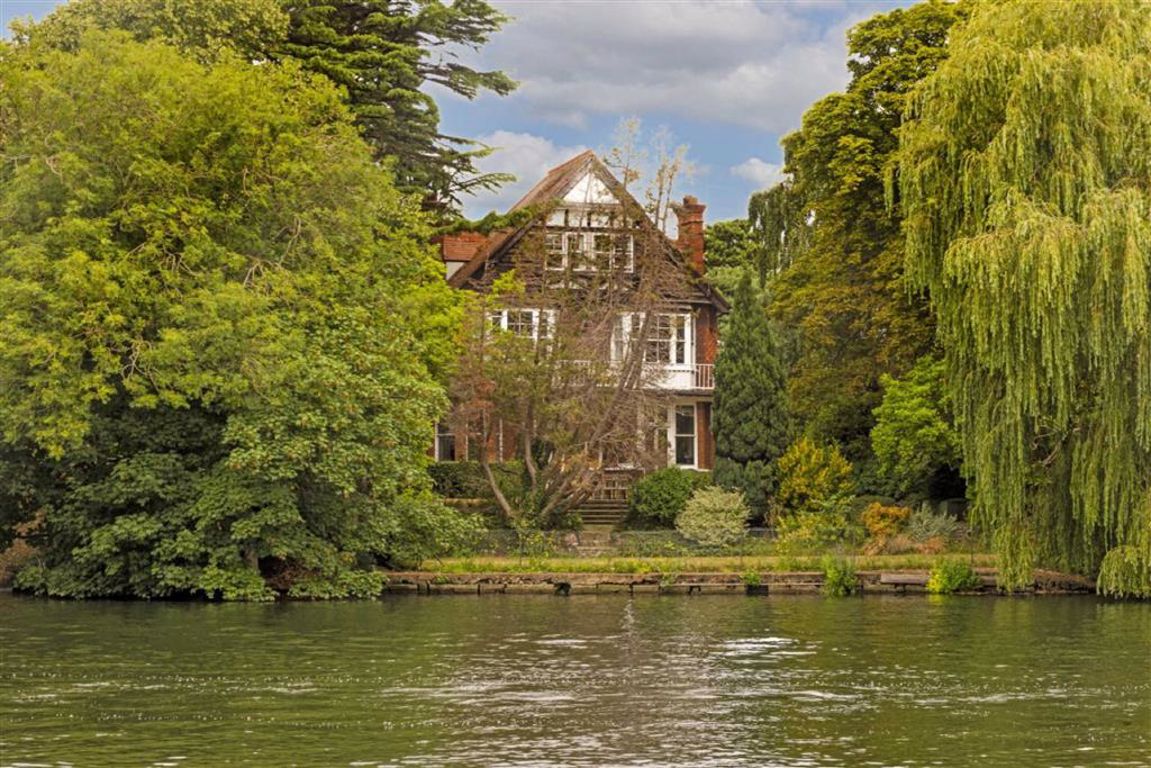 Photos of Lower Hampton Road, SunburyOnThames TW16 62197968