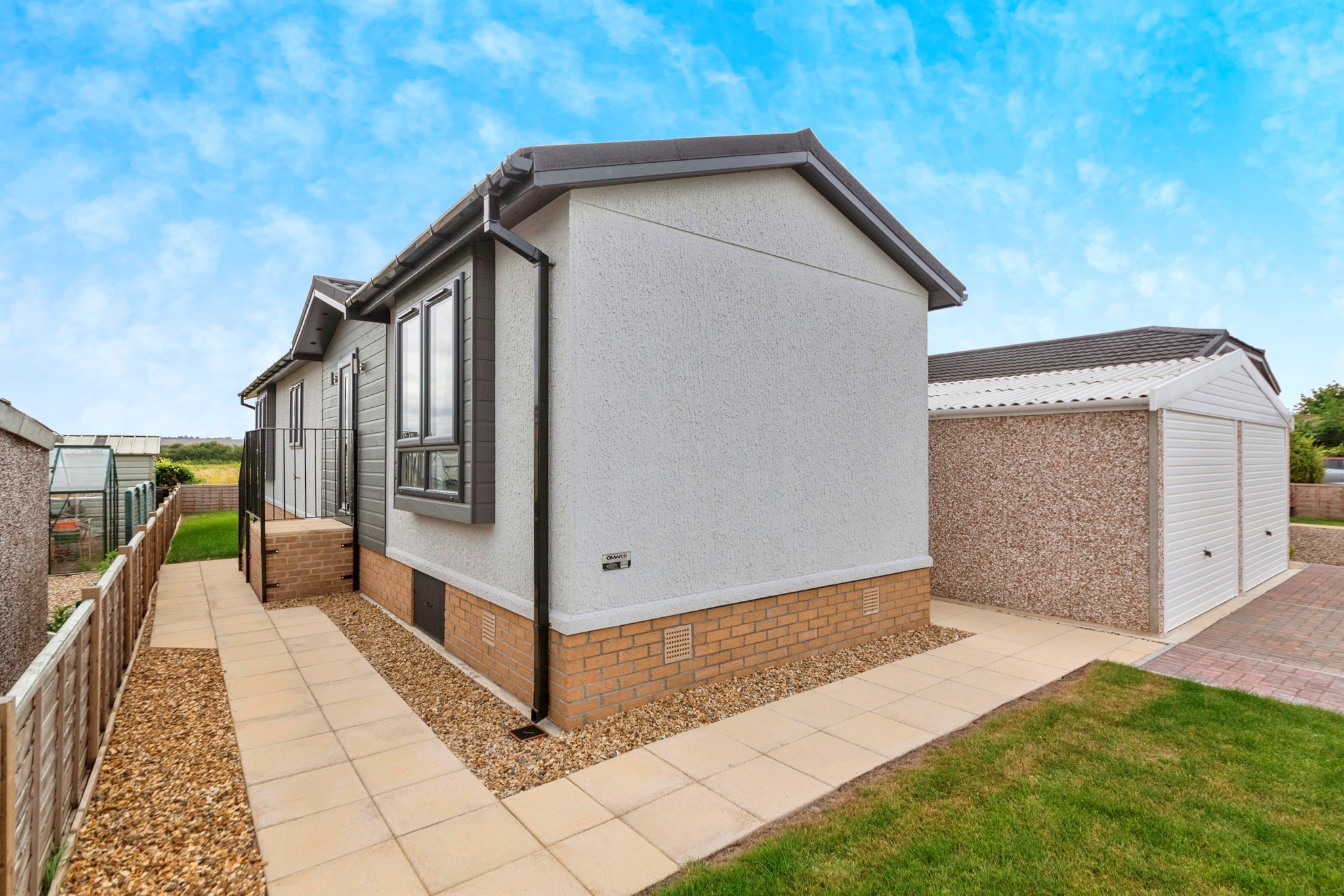 2-bed caravan on 89a, Rowan Way, Allington Gardens, Grantham, £149,000