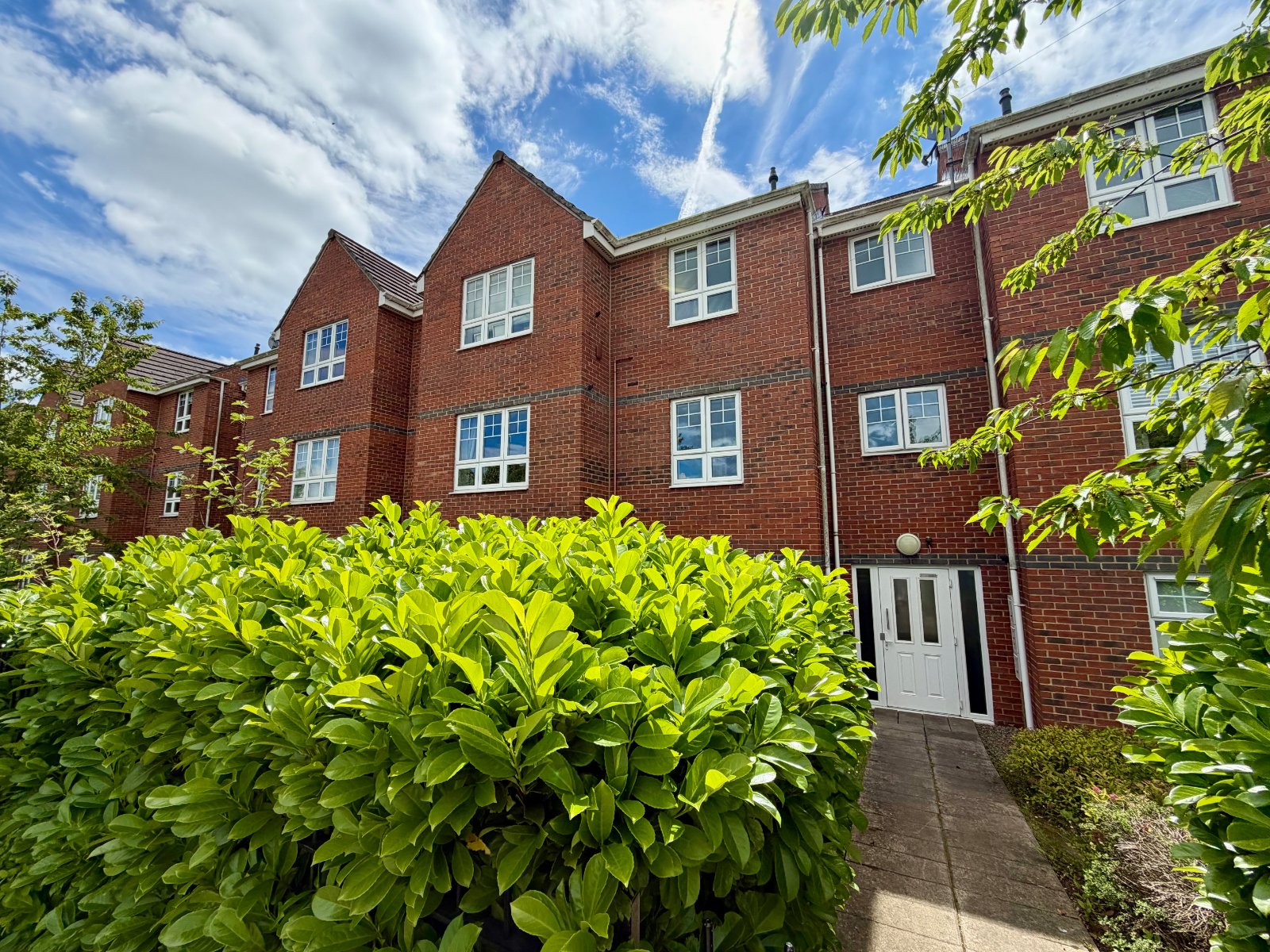 2 bed flat for sale