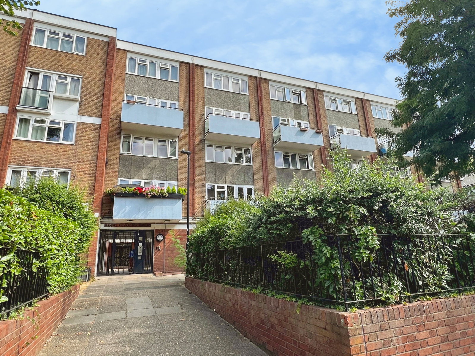 3-bed flat on Samuel Richardson House,Flat 11, North End Crescent, London, £2,750/mo