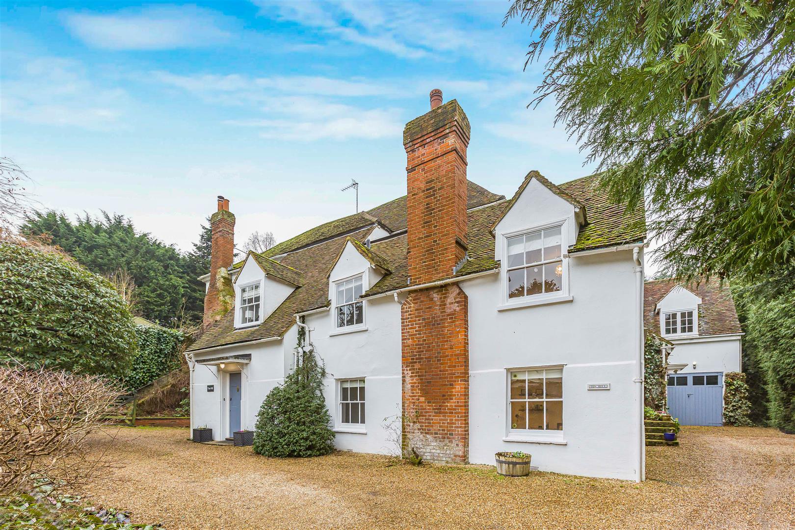6 bedroom detached house for sale 0